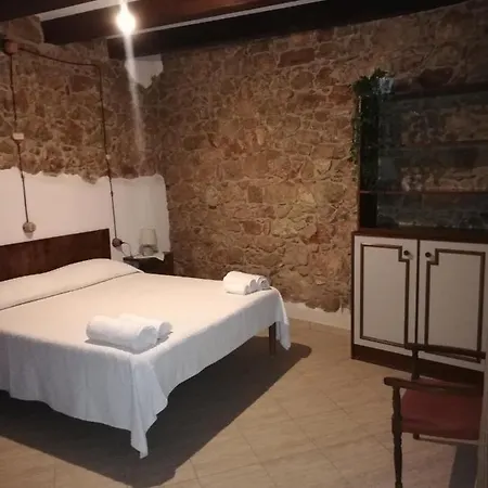 Casa vacanze Casa Indipendente Nel Centro Storico,cod Iun P2680