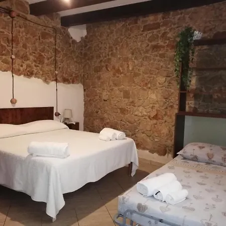Casa Indipendente Nel Centro Storico,cod Iun P2680 Baunei