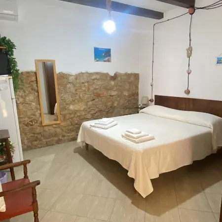 Casa Indipendente Nel Centro Storico,cod Iun P2680 Baunei