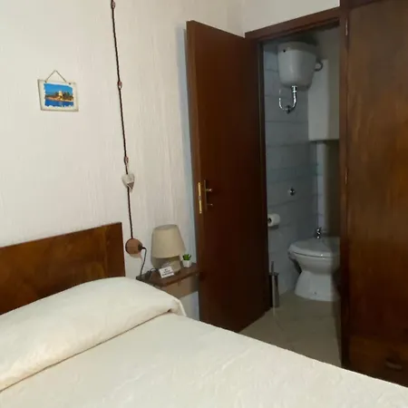 Casa Indipendente Nel Centro Storico,cod Iun P2680 * Baunei